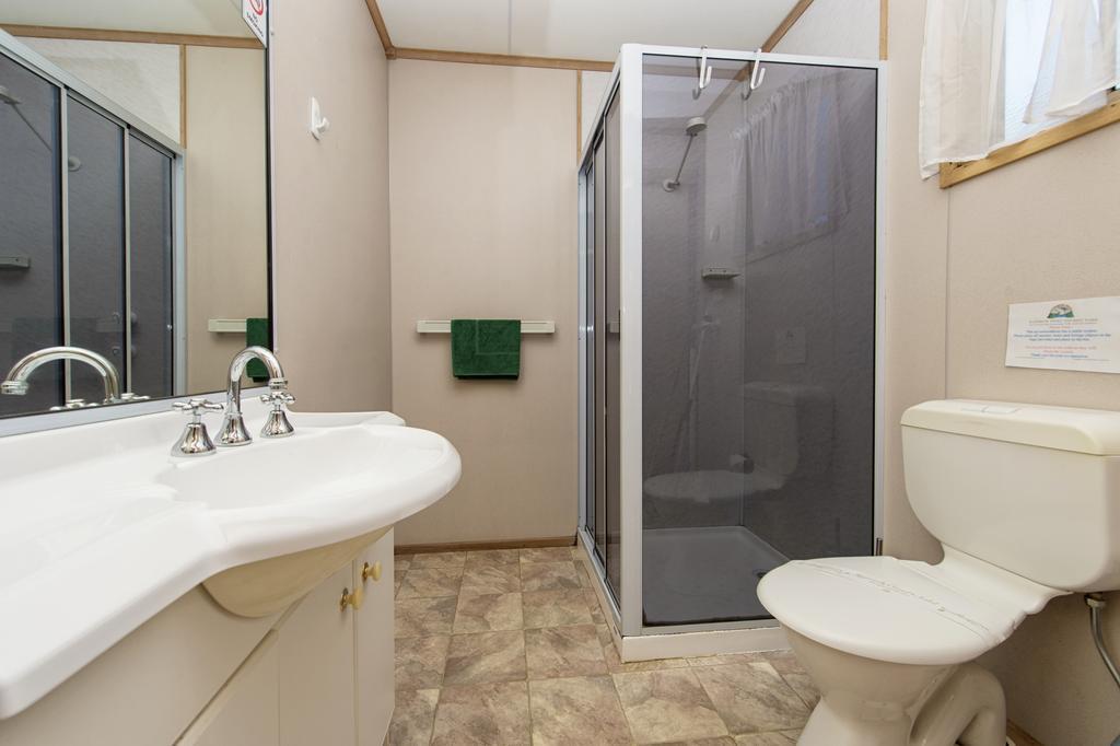 Rainbow Pines Tourist Caravan Park アダミナビー エクステリア 写真