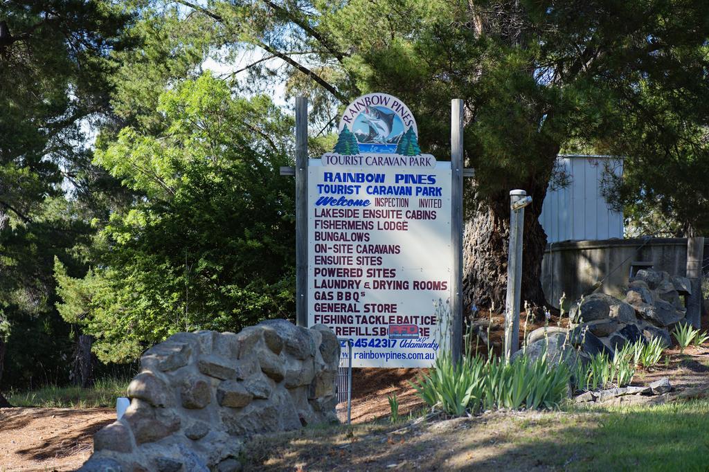 Rainbow Pines Tourist Caravan Park アダミナビー エクステリア 写真