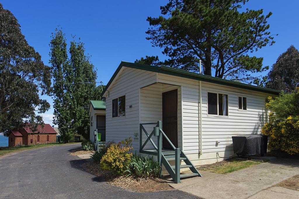 Rainbow Pines Tourist Caravan Park アダミナビー エクステリア 写真