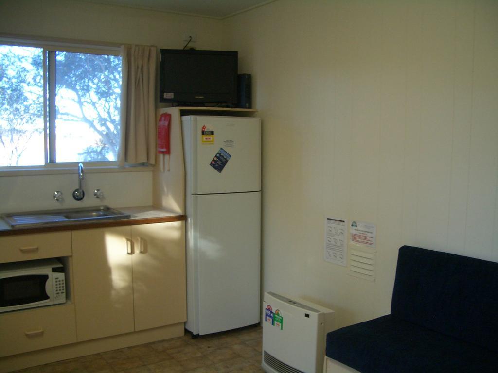 Rainbow Pines Tourist Caravan Park アダミナビー エクステリア 写真