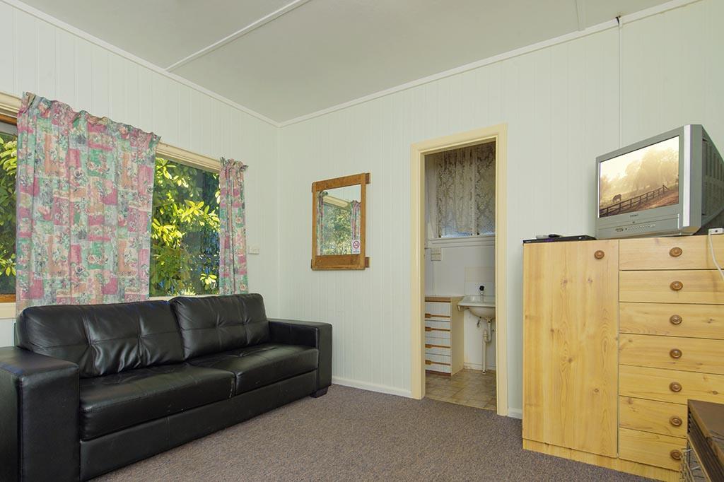 Rainbow Pines Tourist Caravan Park アダミナビー エクステリア 写真